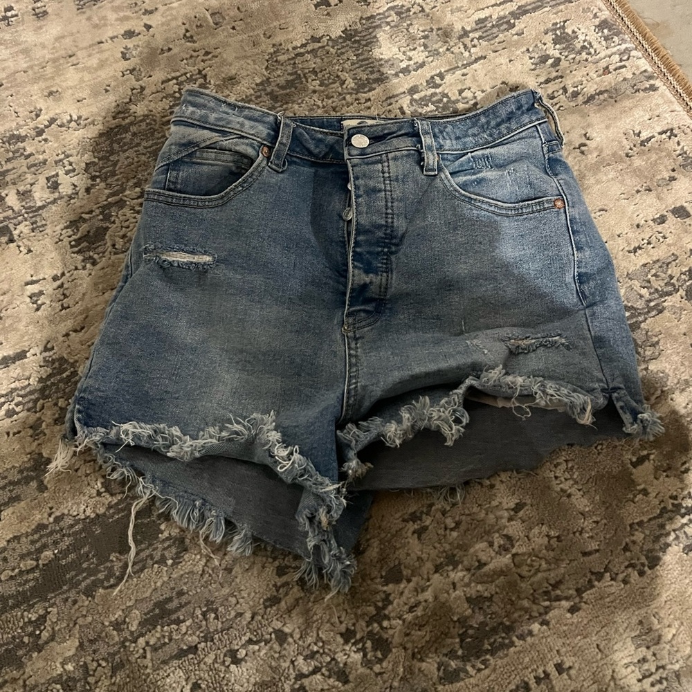 We The Free Blue Denim CRVY Distressed Jean Shorts Size 28 US